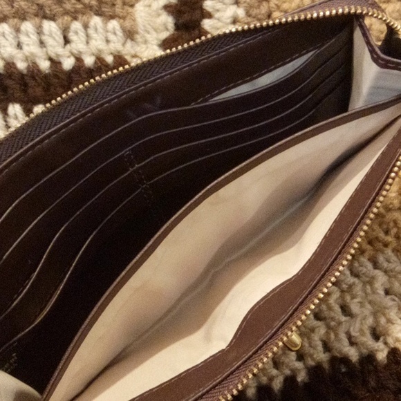 Brown Leather Wristlet! Front Turn Clasp Closure Pocket! Lots of Card Slots - Picture 5 of 6